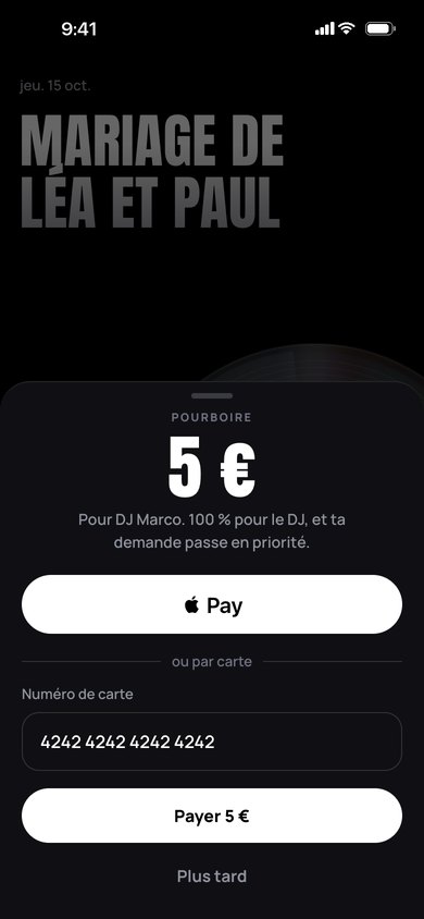 L’invité paie un pourboire de 5 € avec Apple Pay, sans quitter l’app